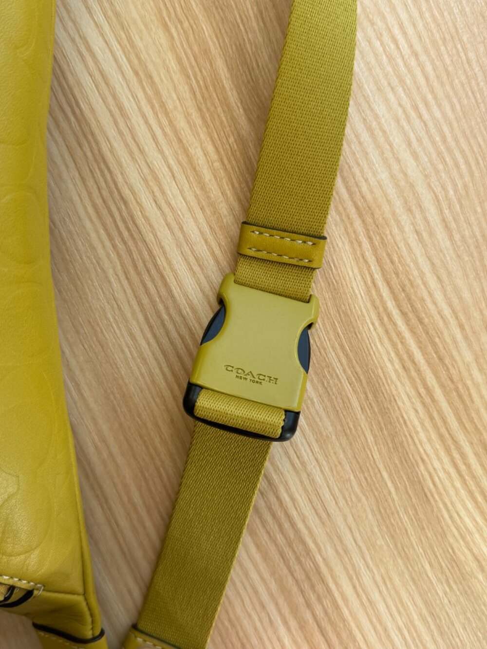 Authentic Coach Sprint Belt Bag 24" Signature Leather - Chartreuse Color - Picture 10 of 14